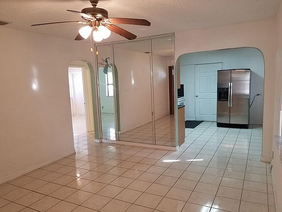 Living Room w Kitchen View