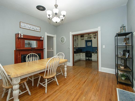 5th image of 104 E Weare St