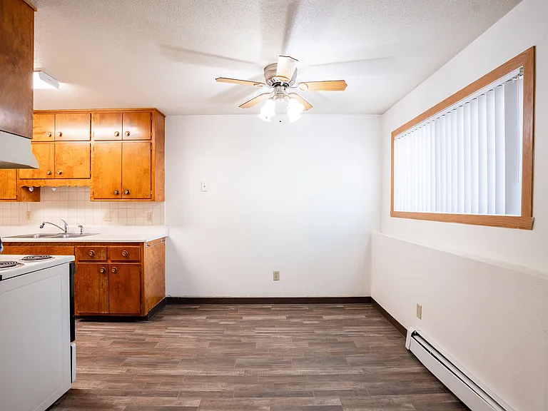 Fargo, ND Islander Apartments | 21B | Dining
