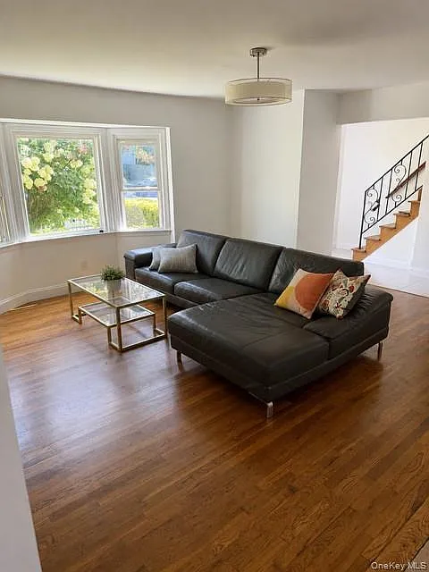 3 bed, 1.5 bath, 2876 sqft, $4,000 — Photo 3
