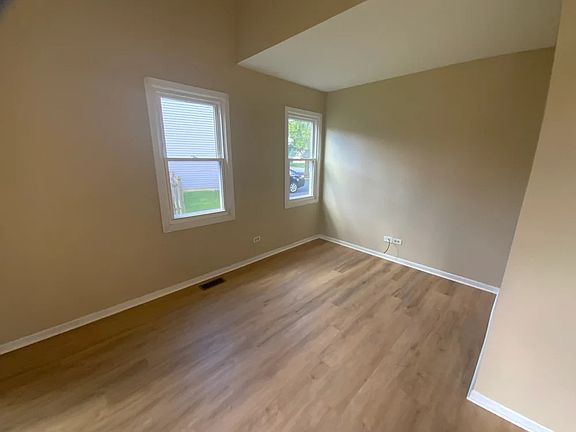 5th image of 135 Brookwood Ln E #1