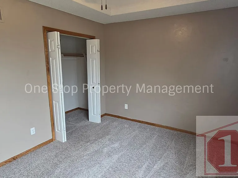 1317 S Huntington Dr — Photo 12