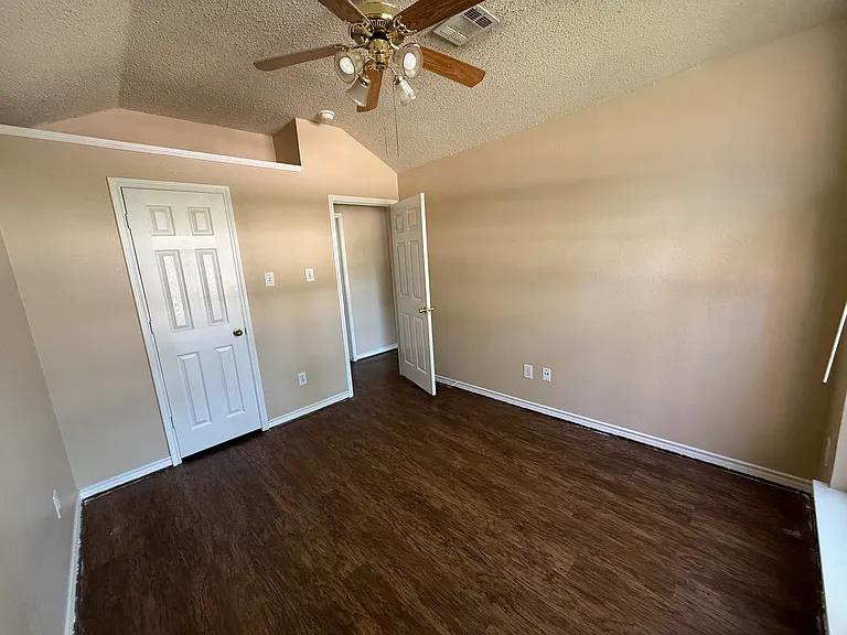1460 Norfolk Ct — Photo 9