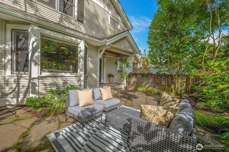 3rd image of 805 33rd Avenue E
