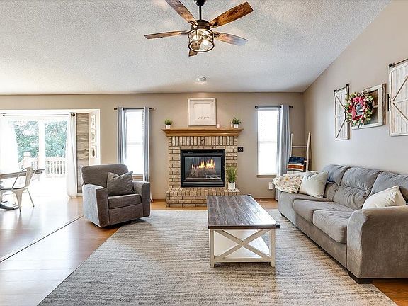 4th image of 1726 N Prairie Run Cir