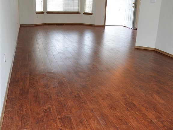 5th image of 1005 Nepean Dr SE