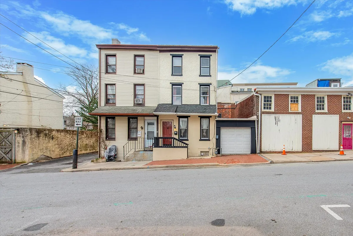 Building Photo - 12 S Matlack St