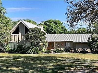 3rd image of 3595 Grande Dr