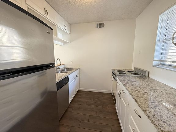 4th image of 10453 Carrollbrook Cir