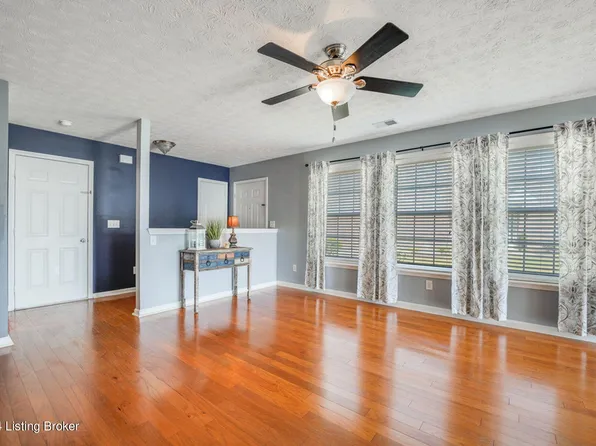8362 Grand Trevi Dr, Louisville, KY 40228