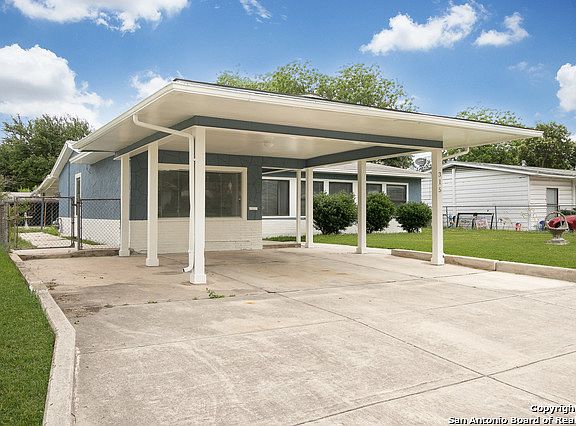 3rd image of 315 Storeywood Dr