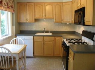 23 Crest View Hl, Livingston, NJ 07039