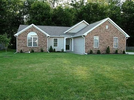 7427 Colonial Ct photo 1