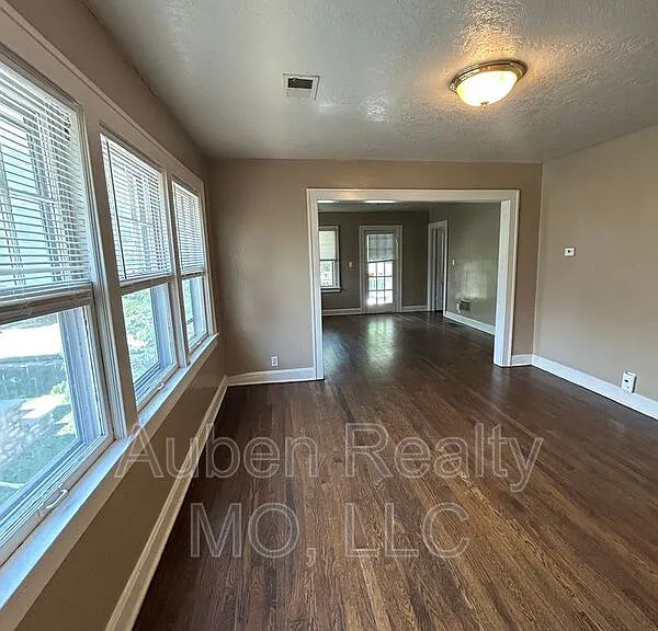 5405 Harrison St #2F — Photo 14