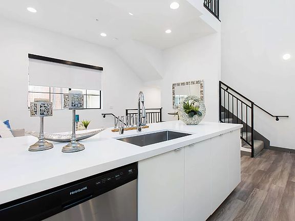 5th image of 161 S Normandie Ave #10