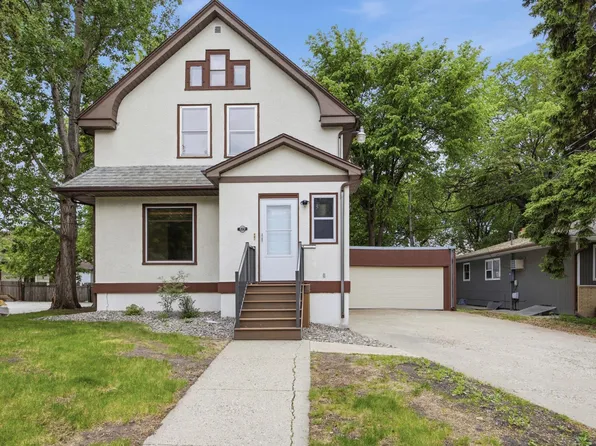 819 7th Ave S, Moorhead, MN 56560