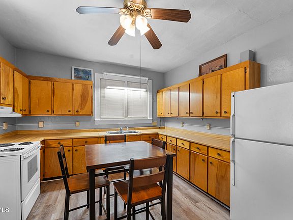 4th image of 615 Buckner St