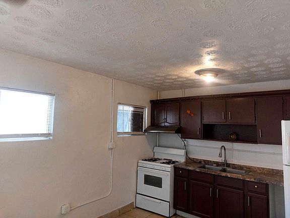 5th image of 1916 Claire Ave #A