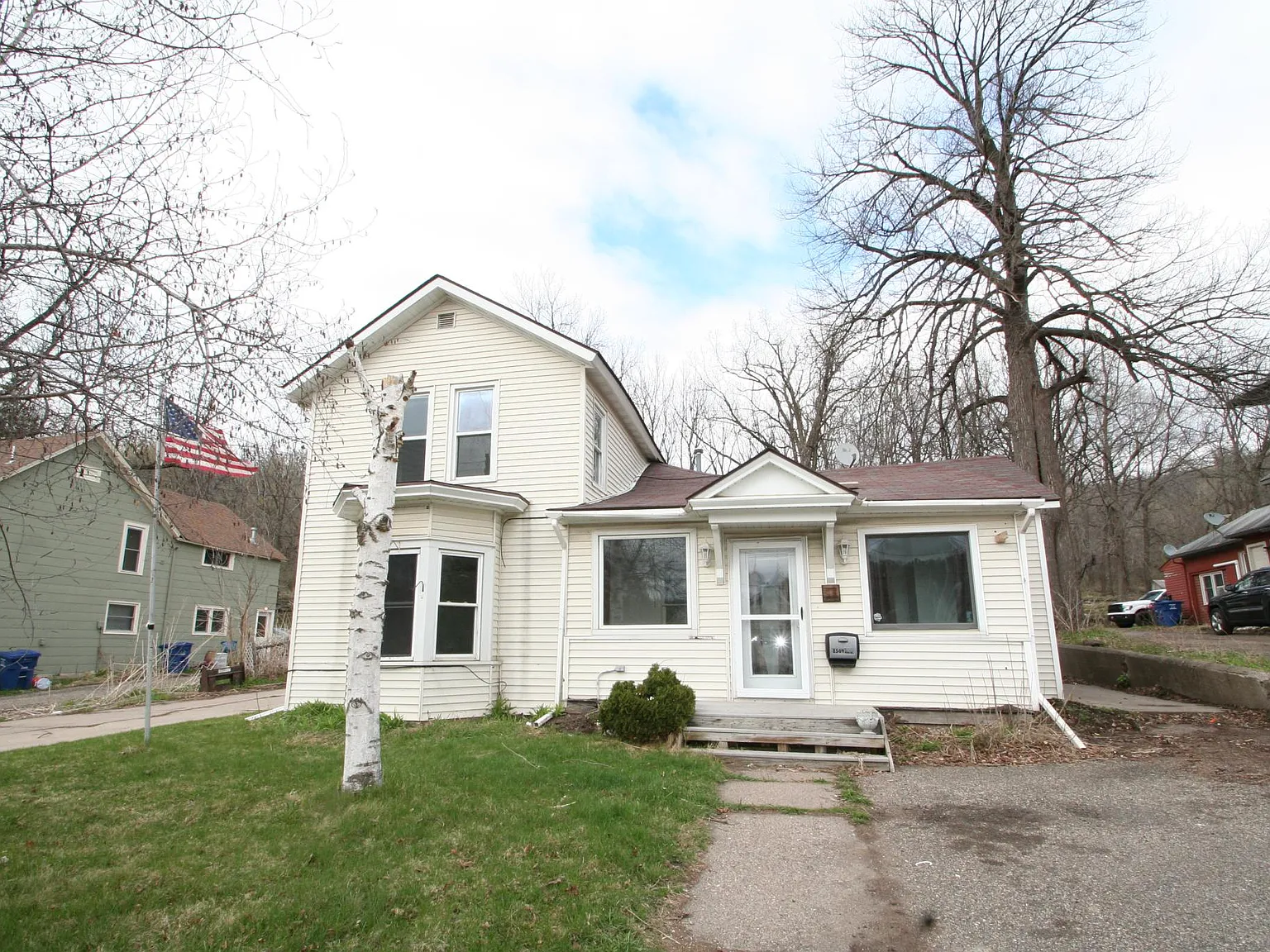 4 bed, $1,850 — Photo 1