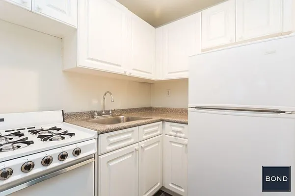 Rented by Bond New York | media 11