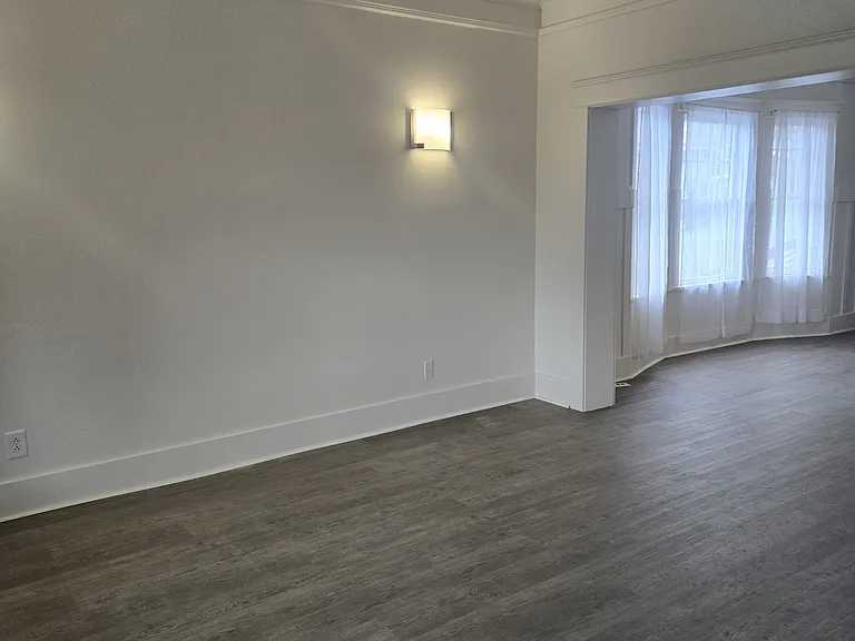 927 W Mercury St — Photo 3