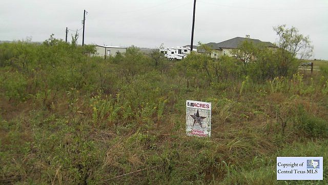 2nd image of 1555 Schumann Rd