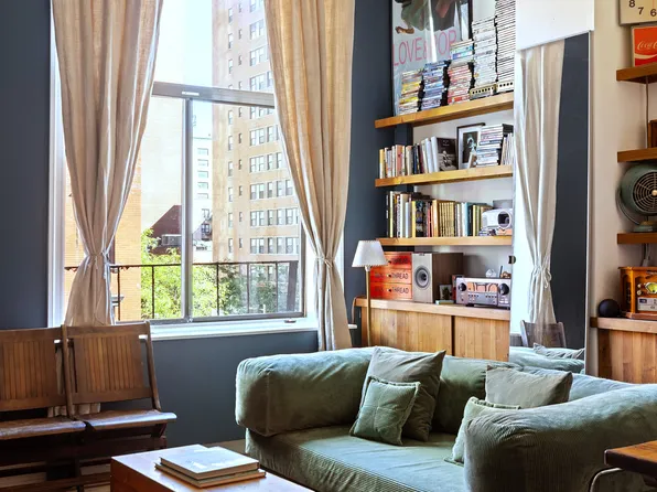 160 East 26th Street image 2 of 6