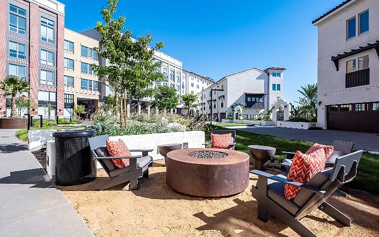 Outdoor Resident Lounge | Apartments in Hercules, CA | The Exchange Hercules Bayfront