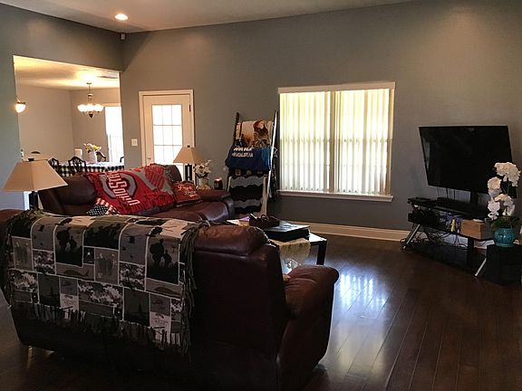 4th image of 108 Antler Cir