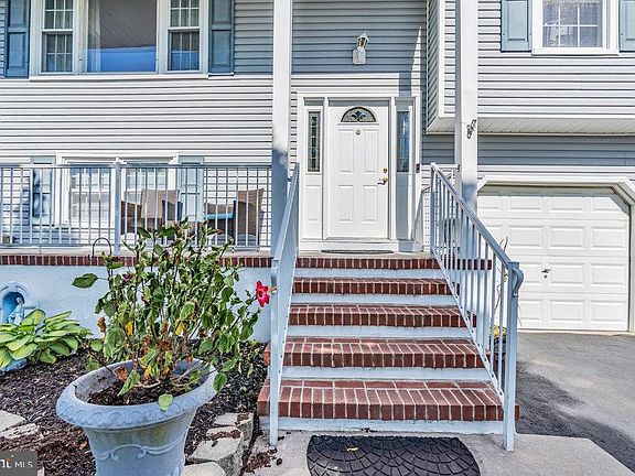 5th image of 225 Hamilton Dr