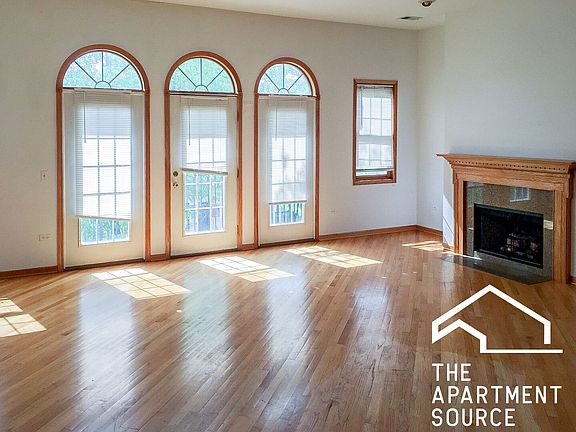 4th image of 2533 N Southport Ave #3N