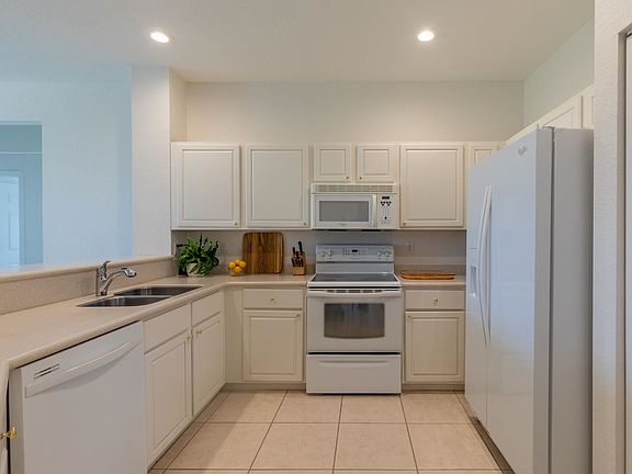 3rd image of 1503 SE Prestwick Ln #8