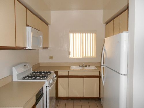 5th image of 1400 Camden Ave APT 101
