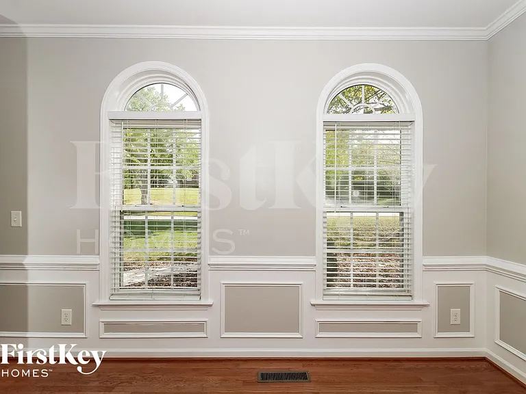 6590 Lake Dale Way — Photo 4