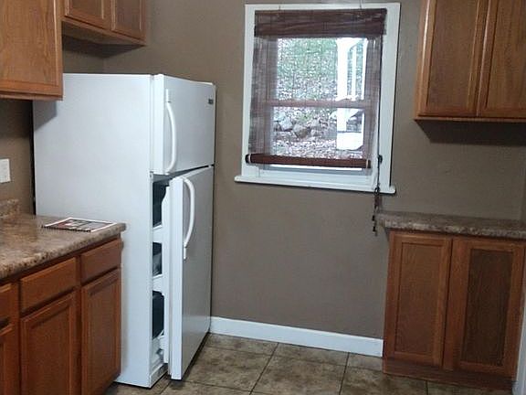 Comes with stove and Refrige