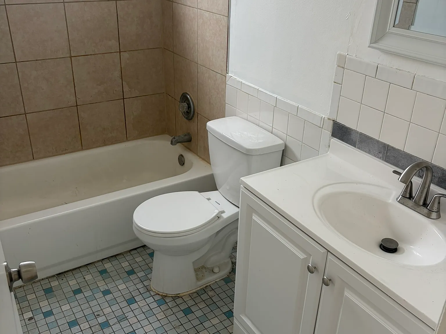 3 bed, 1300 sqft, $1,980 — Photo 3