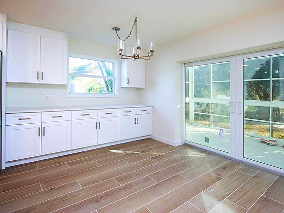 5th image of 641 Periwinkle Way Unit A4