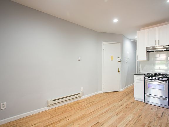 3rd image of 324 W 49th St APT 4FW