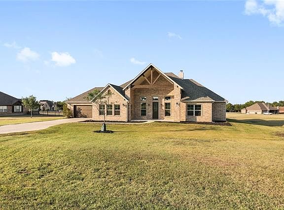 2nd image of 915 Cypress Point Dr