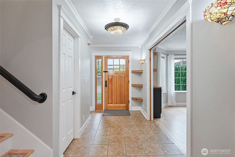 4th image of 2501 Hickory Avenue