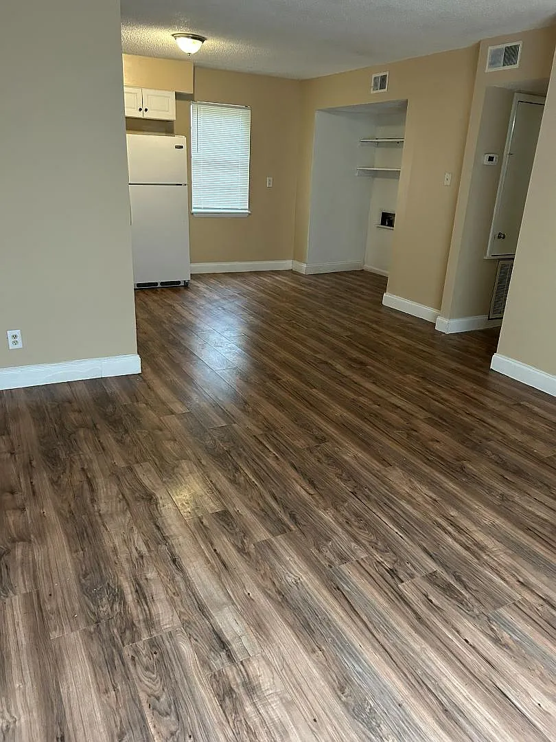 3502 Penny St SW - Unit B — Photo 1