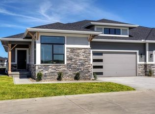 817 NE Lakeview Dr, Grimes, IA 50111