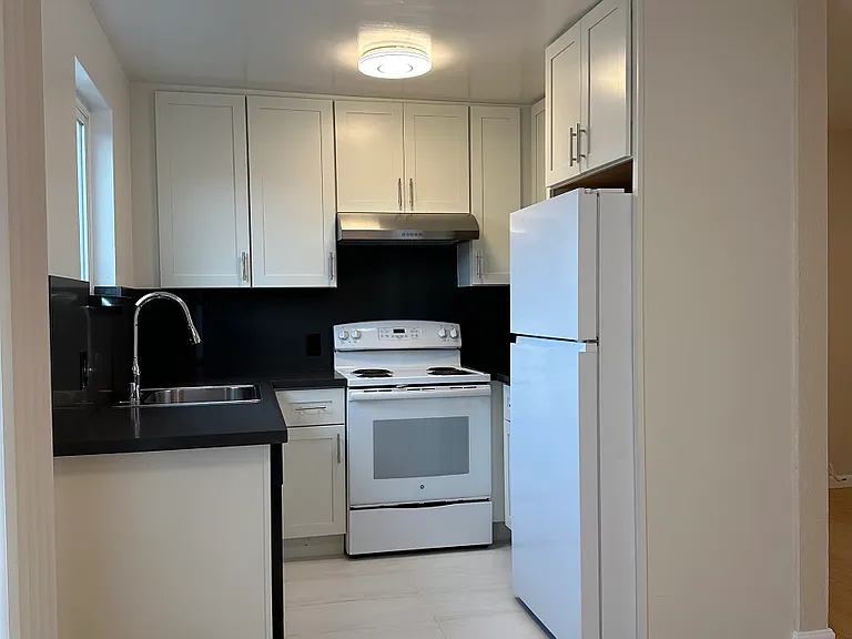 378 Richmond Dr #4 — Photo 2