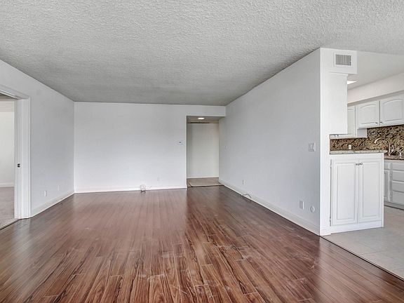 5th image of 1467 Rexford Dr APT 203