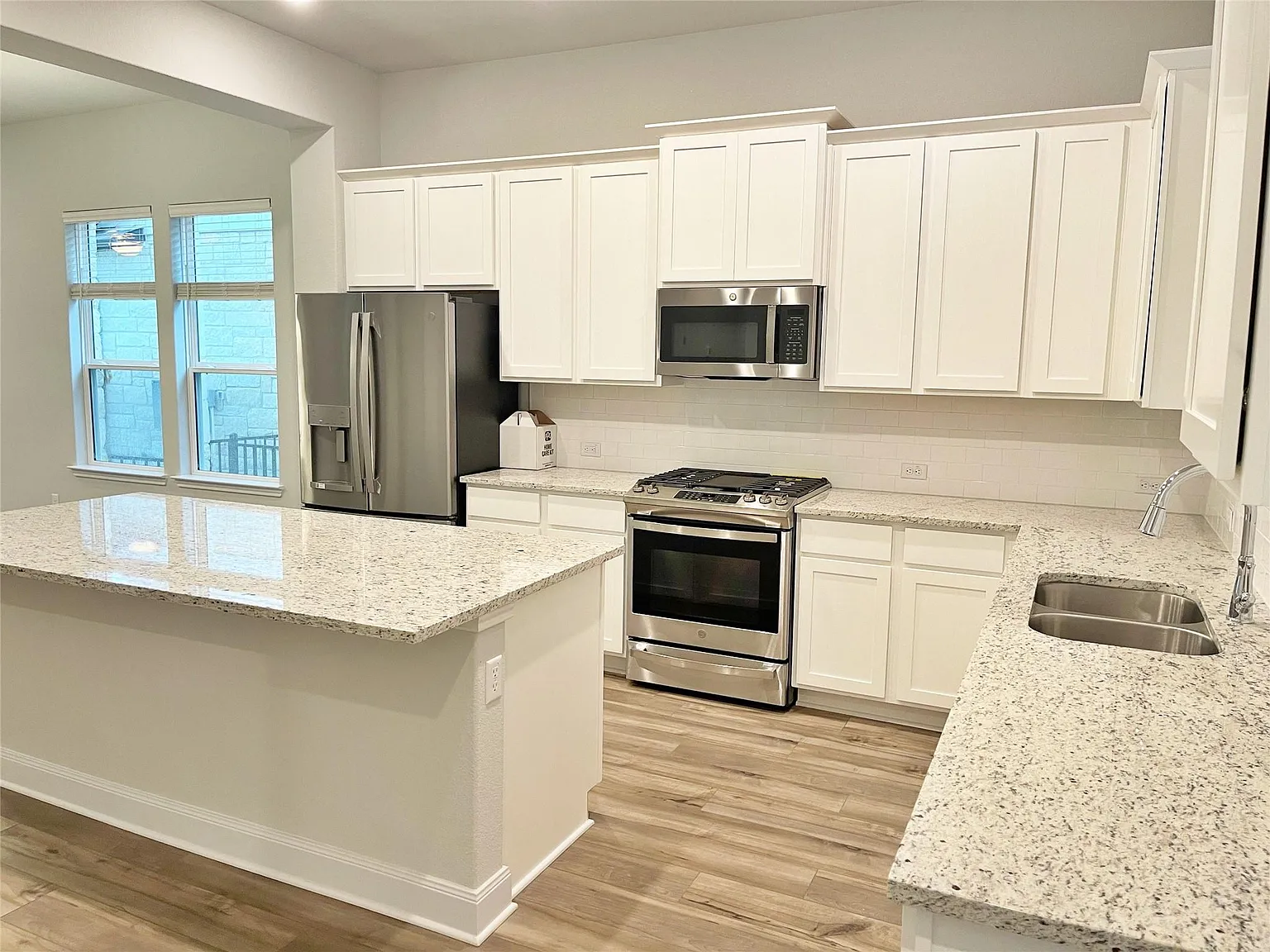 3 bed, 2.5 bath, 1807 sqft, $2,250 — Photo 4