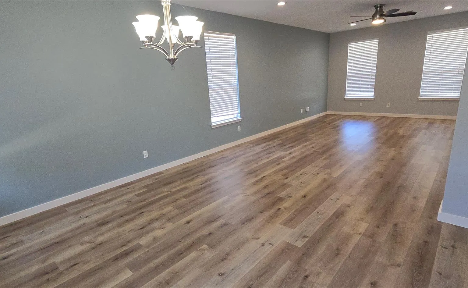 4 bed, 2.5 bath, 2458 sqft, $2,450 — Photo 3