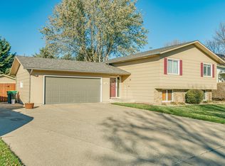 1638 Oakland Dr, Bismarck, ND 58504