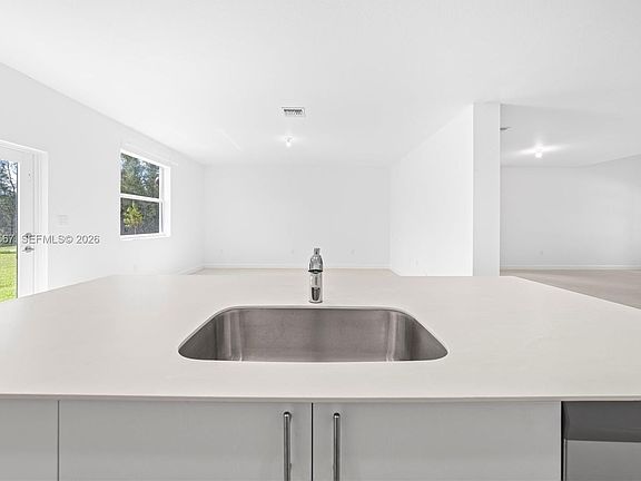 4th image of 2442 SE 30th St #2442