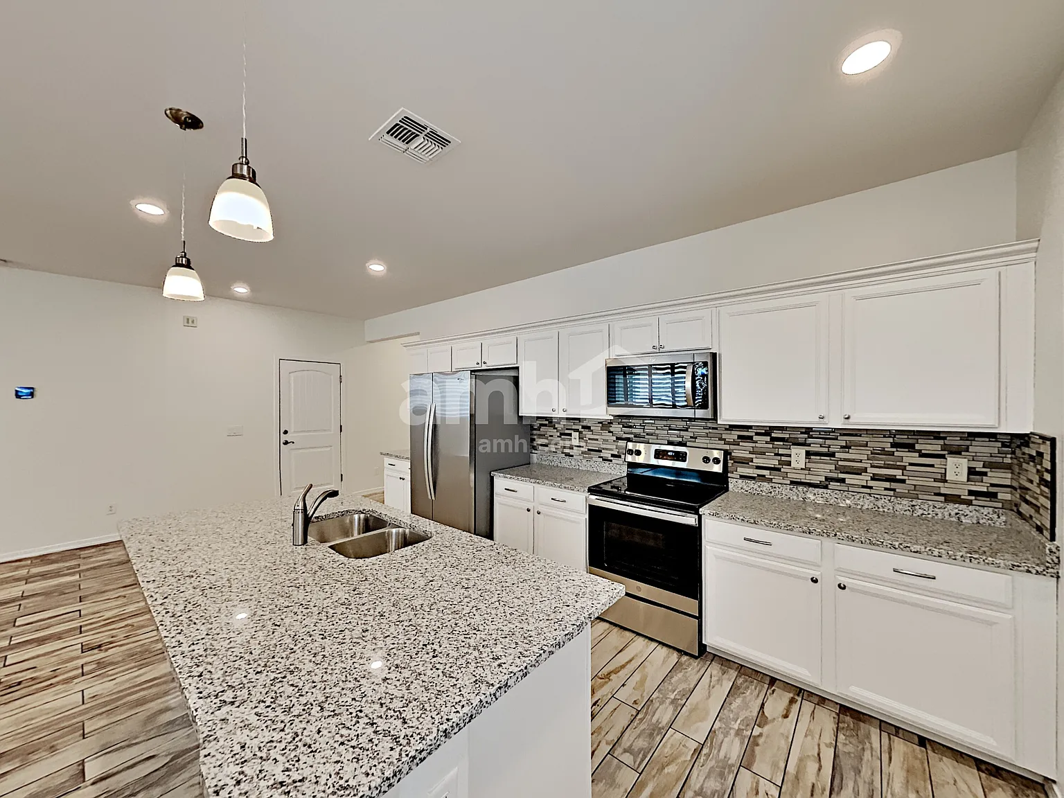 3 bed, 2.0 bath, 1550 sqft, $1,995 — Photo 4