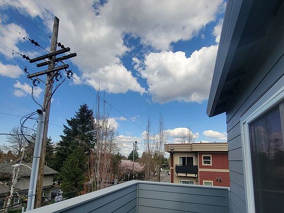 4th image of 7240 N Saint Louis Ave #301